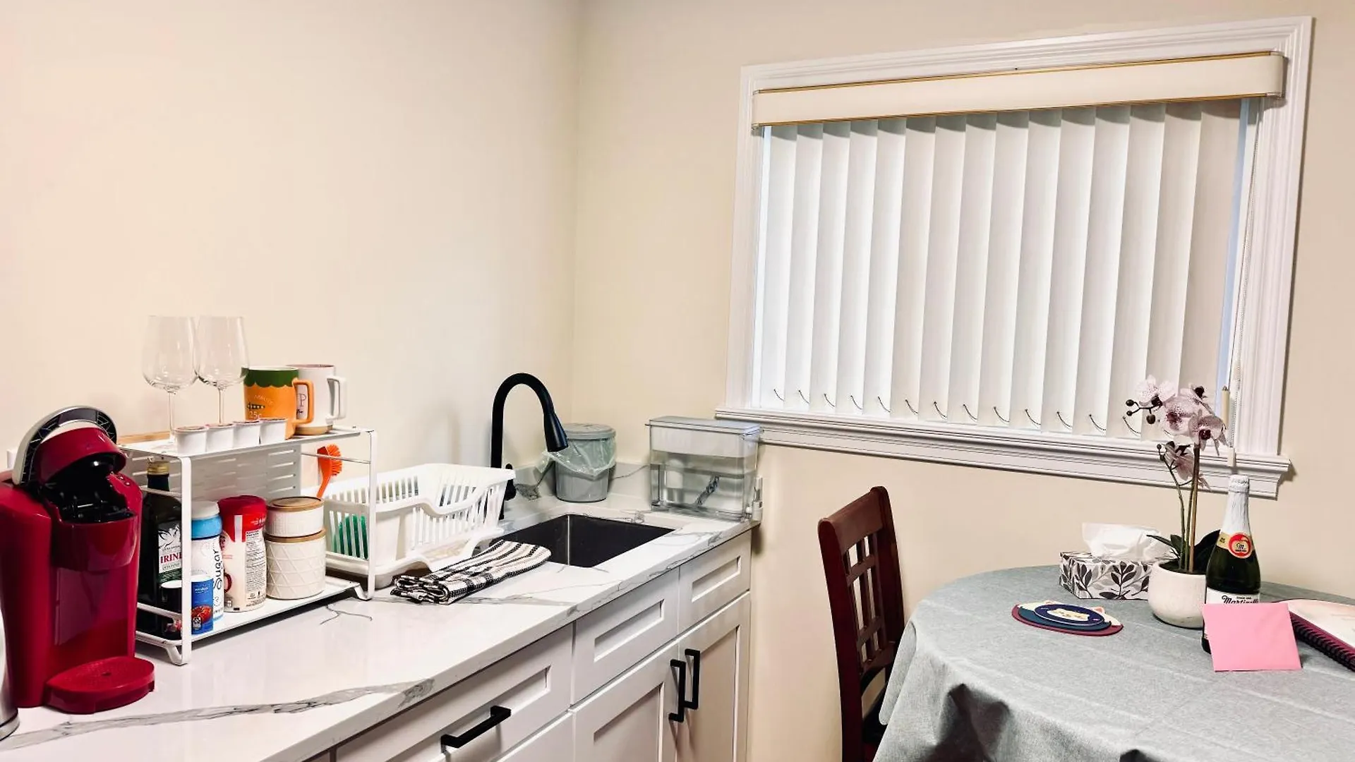 Cozy 2 Beds Spacious Rooms,Close To Transit Vancouver