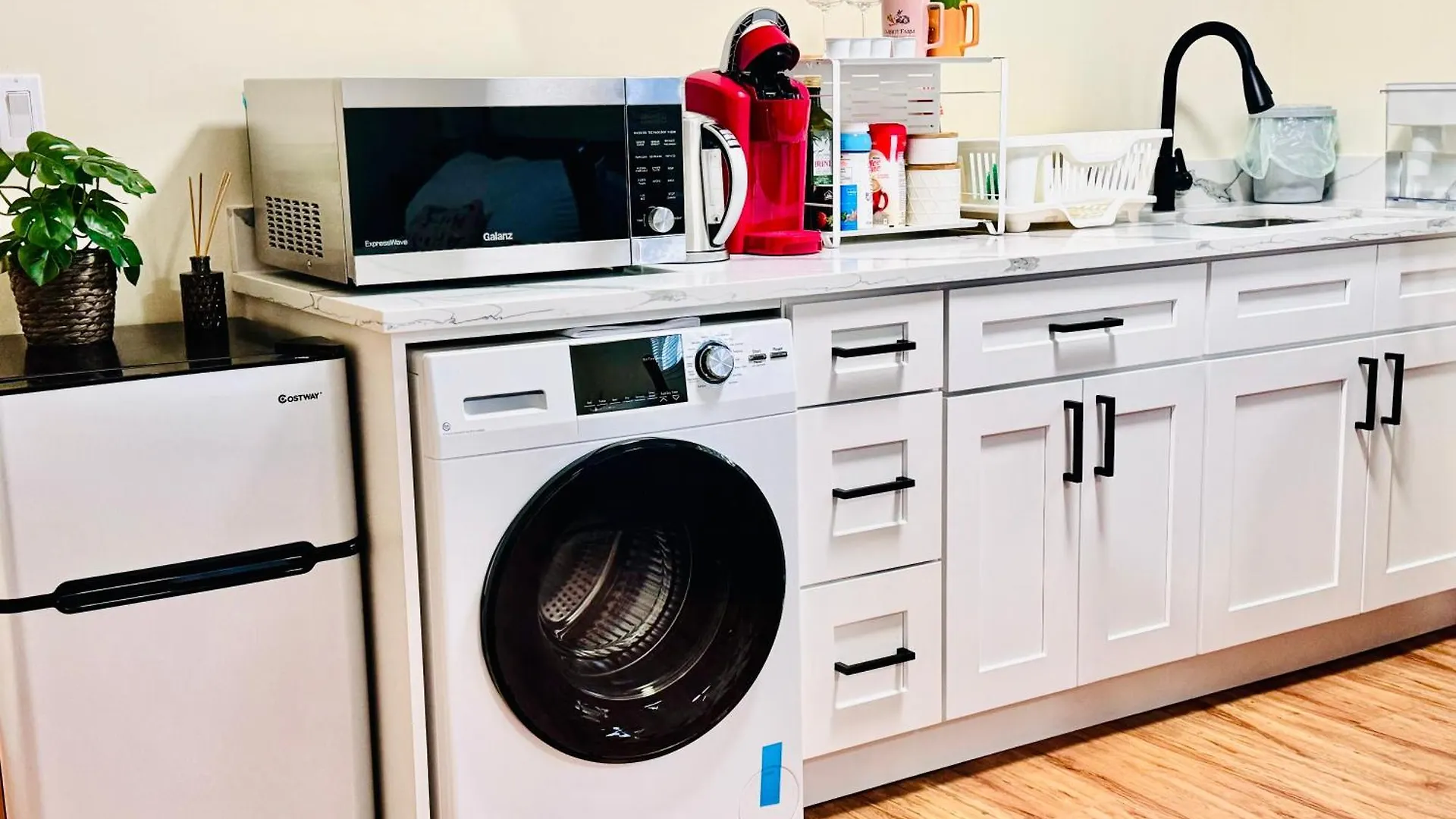 펜션 Cozy 2 Beds Spacious Rooms,Close To Transit 밴쿠버