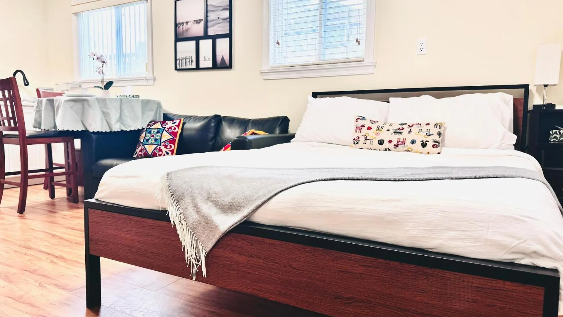Cozy 2 Beds Spacious Rooms,Close To Transit 밴쿠버 0*,  캐나다